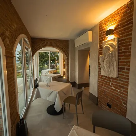 Sedendo E Mirando Alojamento de Acomodação e Pequeno-almoço Neive