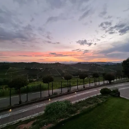 Sedendo E Mirando Alojamento de Acomodação e Pequeno-almoço Neive