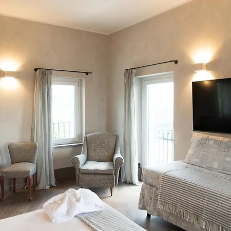 Sedendo E Mirando Bed & Breakfast 4*