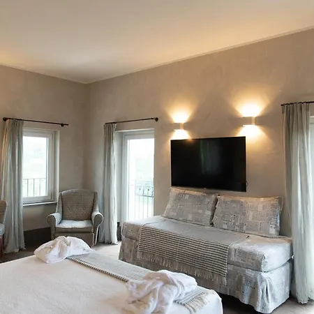 Sedendo E Mirando Bed & Breakfast Neive