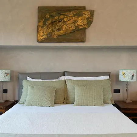 Sedendo E Mirando 4* Neive