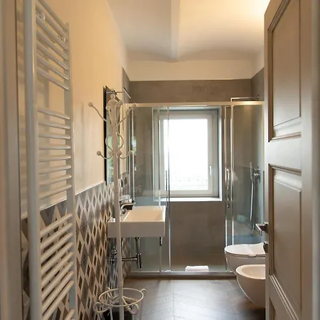 Sedendo E Mirando 4*