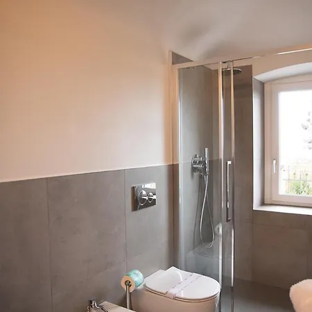 Sedendo E Mirando 4*