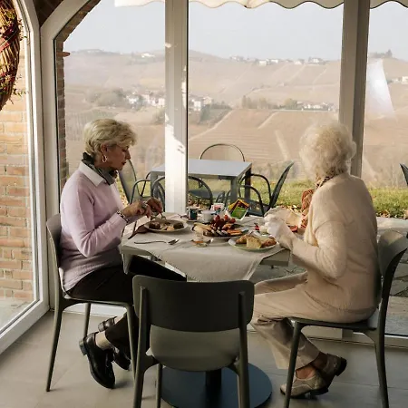 Sedendo E Mirando Bed & Breakfast Neive